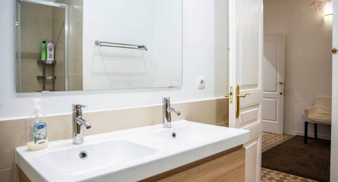 Eixample Apartments - Pova Barcellona Esterno foto